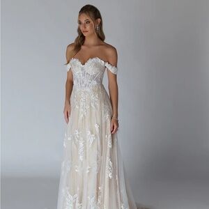 Azazie Florentina Wedding Dress Diamond white/Champagne A-line Tulle Size 4